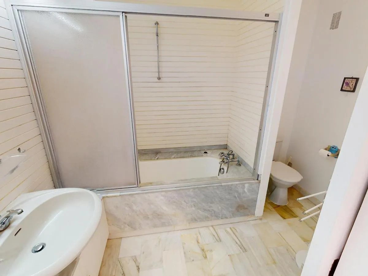 Grand 3P Climatise Avec Terrasses, Piscine Et Parkings A Menton - Fr-1-196-331 Apartment