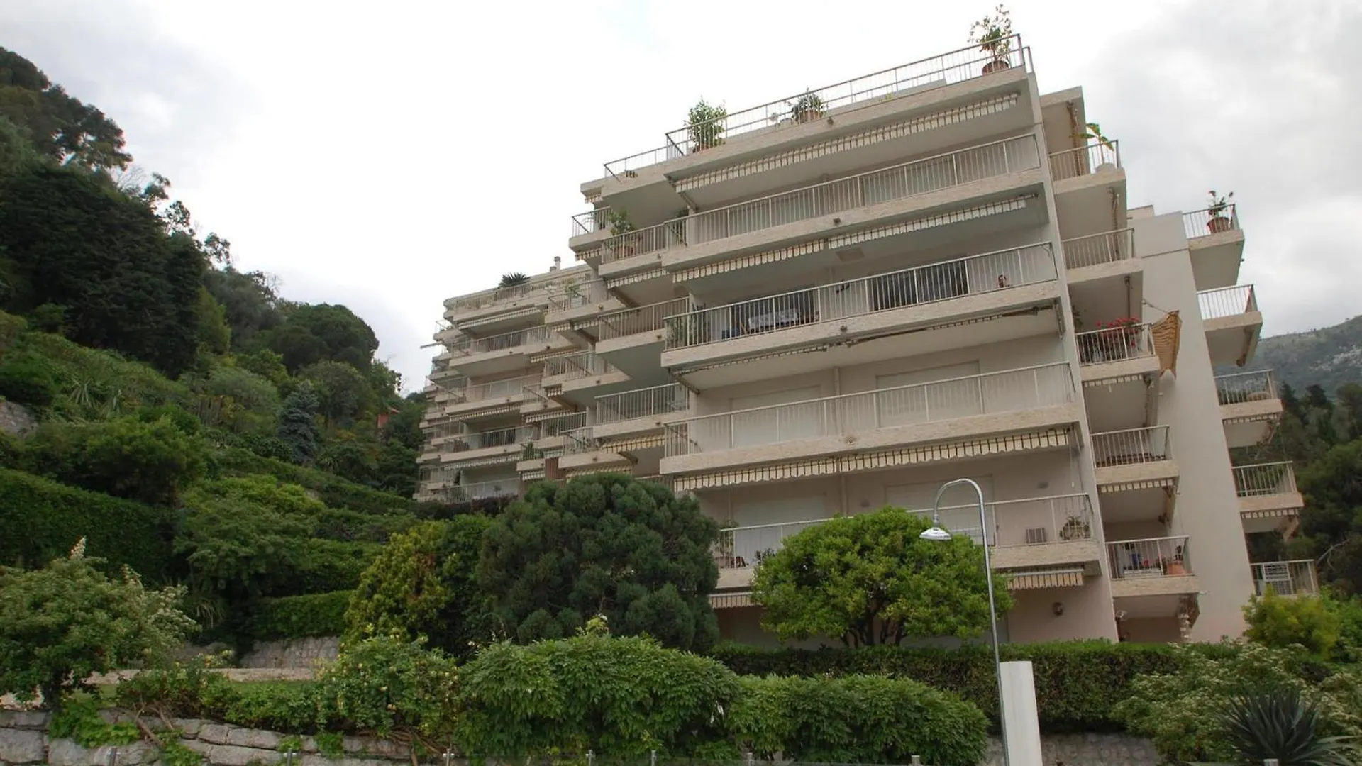 Grand 3P Climatise Avec Terrasses, Piscine Et Parkings A Menton - Fr-1-196-331 Apartment